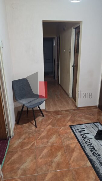 Berceni - Aparatorii Patriei Vanzare apartament decomandat 3 camere