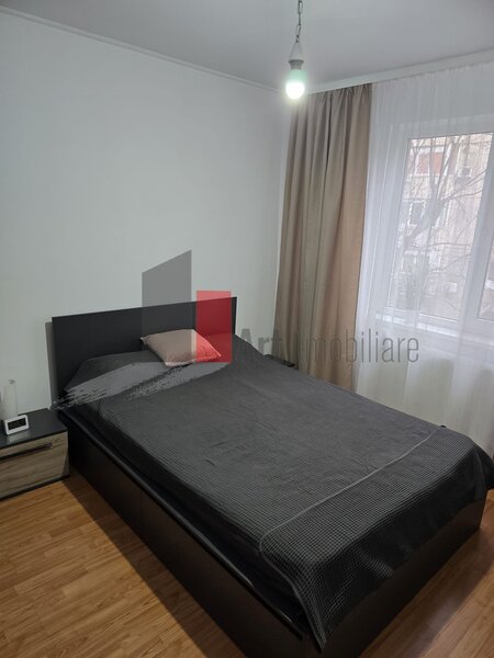 Berceni - Aparatorii Patriei Vanzare apartament decomandat 3 camere